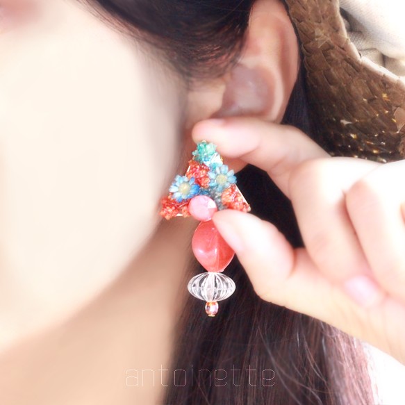 Triangle Flower clip earrings "Juicy Orange" 第5張的照片