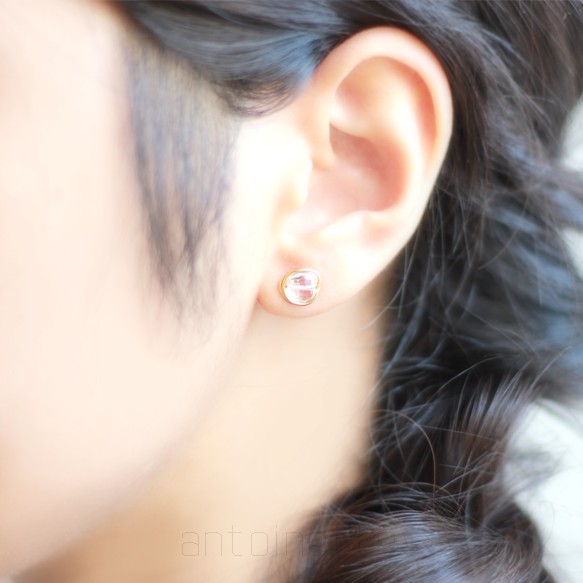 【14kgf】白色托帕石線圈耳環（樹脂耳環可更換） 第5張的照片