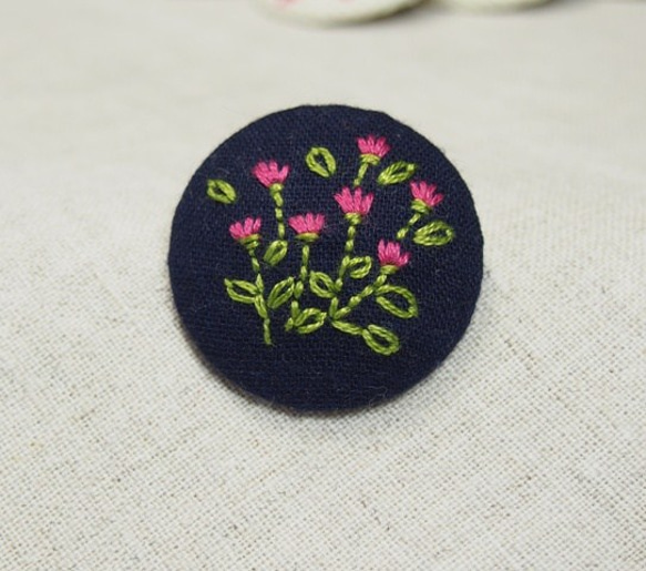 刺繍ブローチ(ネイビー）　スプレーマムpink 2枚目の画像