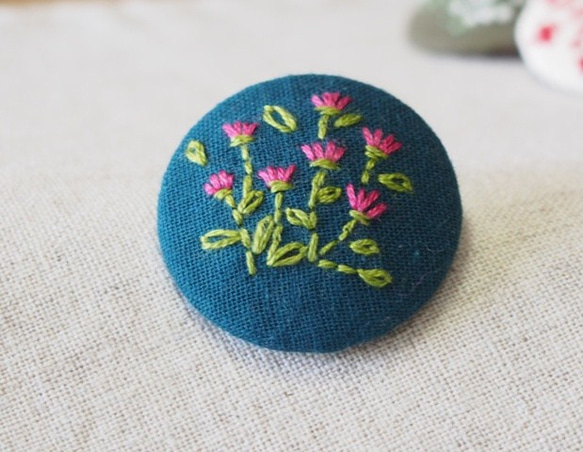 刺繍ブローチ（フォレストグリーン）　スプレーマムpink 2枚目の画像