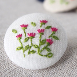 刺繍ブローチ（オフホワイト）　スプレーマムpink 2枚目の画像