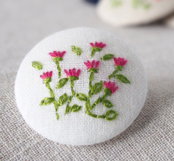 刺繍ブローチ（オフホワイト）　スプレーマムpink 2枚目の画像