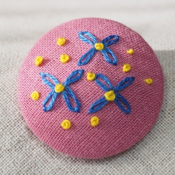 刺繍ブローチ（ピンク）舞う花粉 3枚目の画像