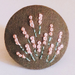 刺繍ブローチ（カーキ）　ラベンダー サーモンピンク 3枚目の画像