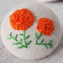 刺繍ブローチ（綿麻）　オレンジダリア 3枚目の画像