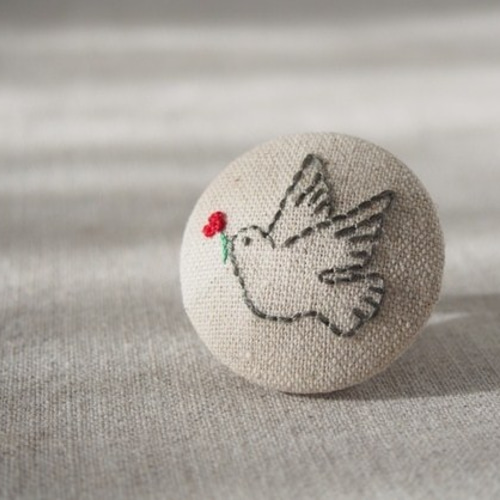 刺繍ブローチ（綿麻） 鳩 ブローチ 塩じゃけ 通販｜Creema(クリーマ 