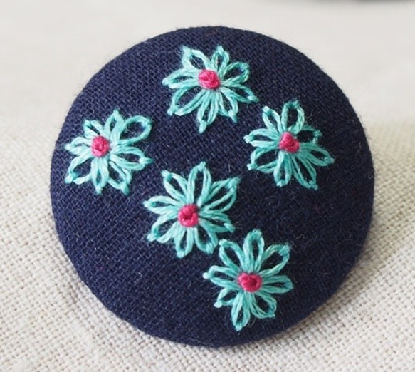 刺繍ブローチ（ネイビー） 3枚目の画像