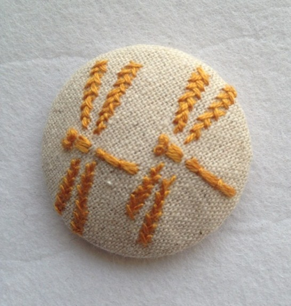 刺繍ブローチ（綿麻） とんぼ 2枚目の画像