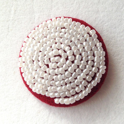 ビーズ刺繍ブローチ（ハーフリネン） 3枚目の画像