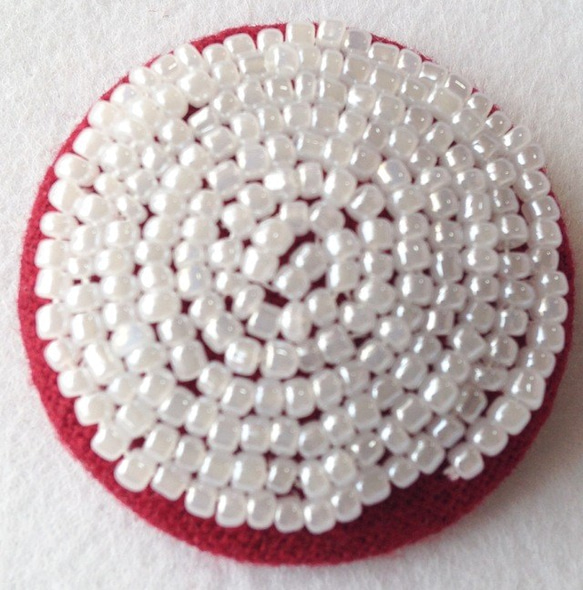 ビーズ刺繍ブローチ（ハーフリネン） 4枚目の画像