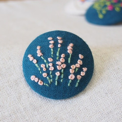 刺繍ブローチ（フォレストグリーン）　ラベンダー サーモンピンク 2枚目の画像