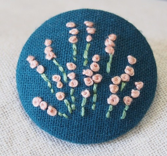 刺繍ブローチ（フォレストグリーン）　ラベンダー サーモンピンク 4枚目の画像