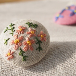 刺繍ブローチ（綿麻）　桜草 2枚目の画像