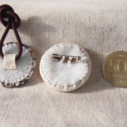 刺繍ブローチ(綿麻パープル)忘れな草のリース　ヘアゴム可 4枚目の画像