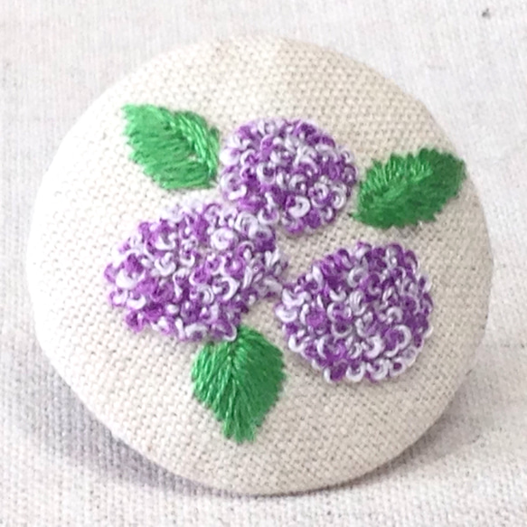 刺繍ブローチ（綿麻）紫陽花 むらさき色 2枚目の画像