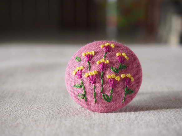 刺繍ブローチ（ピンク）黄色いおしべ 1枚目の画像