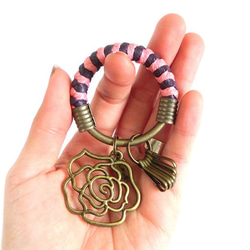 【UNA-優娜手作】 鑰匙圈(小)5.3CM 粉紅+深紫+愛情玫瑰花 手工 編織 腊繩 鐵環 客製化 第5張的照片