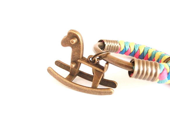 【UNA-優娜手作】 鑰匙圈(小)5.3CM 桃紅＋亮黃＋亮藍+湖水綠+搖搖木馬 手工 編織 腊繩 鑰匙圈 客製化 第1張的照片