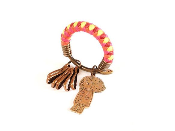 【UNA-優娜手作】 鑰匙圈(小)5.3CM 酒紅＋桃紅＋橘色＋黃色＋純樸小女孩 手工 編織 腊繩 鑰匙圈 客製化 第5張的照片