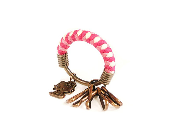 【UNA-優娜手作】 鑰匙圈(小)5.3CM 桃紅＋粉紅＋白＋側坐KITTY貓 手工 編織 腊繩 鐵環 客製化 第2張的照片