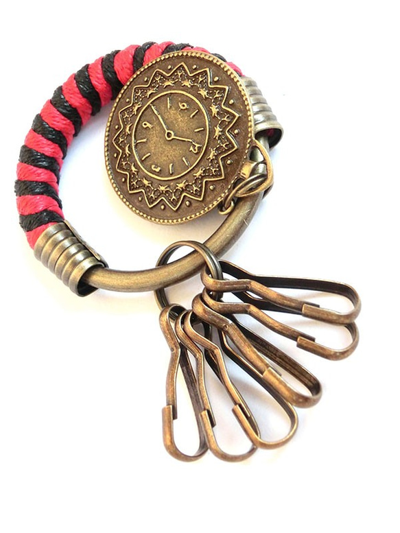 【UNA-優娜手作】 鑰匙圈(小)5.3CM  紅＋黑＋復古微美時鐘 手工 編織 腊繩 鐵環 客製化 第5張的照片