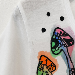 【アウトレット/B品】デザインTシャツ「ジラフ」耳がキノコ、幻想的なキリン☆ハンドドローイングで制作！ 5枚目の画像