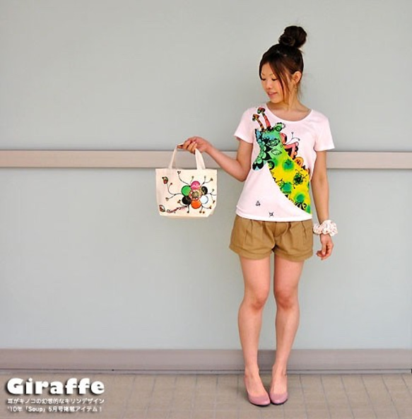 【アウトレット/B品】デザインTシャツ「ジラフ」耳がキノコ、幻想的なキリン☆ハンドドローイングで制作！ 6枚目の画像