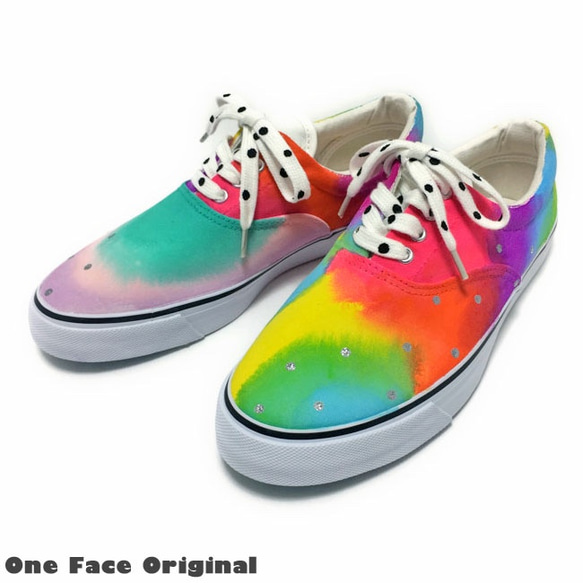 鮮豔的彩虹維生素色彩的運動鞋“ Niji dot”運動鞋 第3張的照片