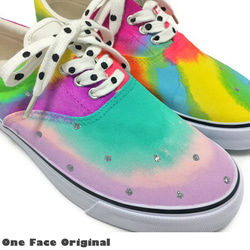 鮮豔的彩虹維生素色彩的運動鞋“ Niji dot”運動鞋 第4張的照片