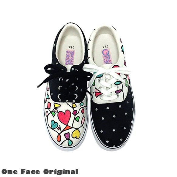 スニーカー「ビズキット」アシンメトリー新感覚デザイン！レディース メンズ 2E【22-28cm】受注制作