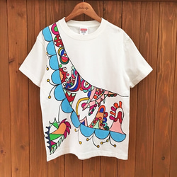 手描き青い彼岸花柄長袖Tシャツ ホワイト 袖リブ付き ロンT 白 Tシャツ
