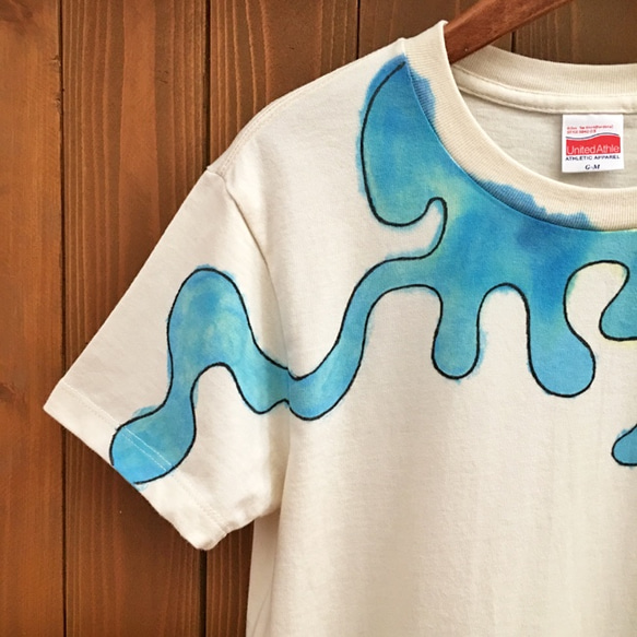 《3日以内に発送》「着ているだけで楽しくなる」スニーカー作家が作るTシャツ「water2」【GMサイズ】 4枚目の画像