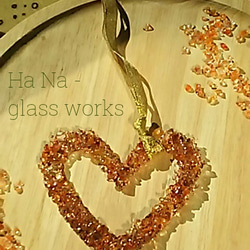 ガラスのハート♥赤いきらきらミニリース／ゴールドリボンのループ 2枚目の画像