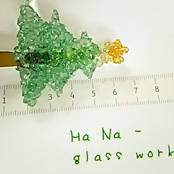 ガラスのクリスマスツリーブローチ／常磐色×橙色の星 4枚目の画像