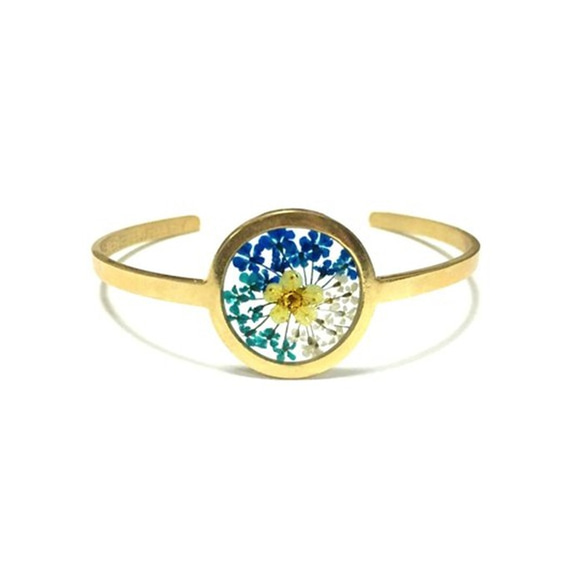 Stainless Steel Golden Framed Flower Bangle 第1張的照片