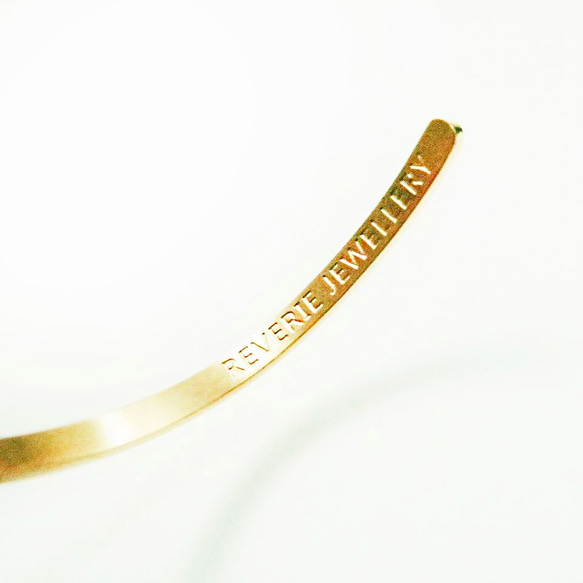 Stainless Steel Golden Framed Flower Bangle 第2張的照片