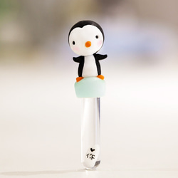 米雕達人工房《療癒系客製化項鍊》樣式I-浮冰上的小企鵝米雕項鍊 輕量防水軟陶 第4張的照片
