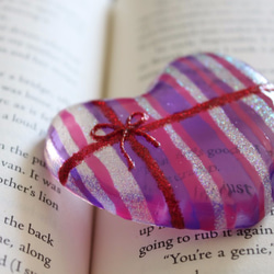 薰衣草紫色x粉紅色 浪漫心型小禮物琉璃擺飾 第1張的照片