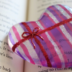 薰衣草紫色x粉紅色 浪漫心型小禮物琉璃擺飾 第2張的照片