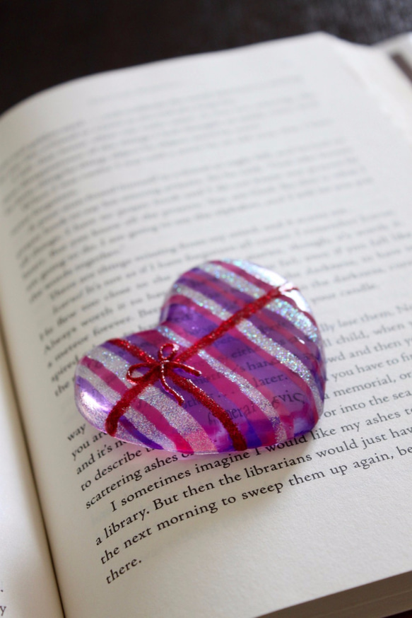 薰衣草紫色x粉紅色 浪漫心型小禮物琉璃擺飾 第3張的照片