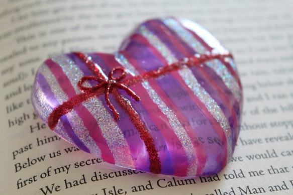 薰衣草紫色x粉紅色 浪漫心型小禮物琉璃擺飾 第4張的照片
