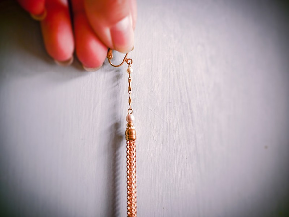 【豐收】黃銅鍊流蘇珍珠耳環 第5張的照片