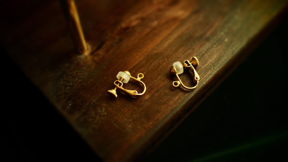 【珍珠種子】珍珠葉子黃銅耳環 第7張的照片
