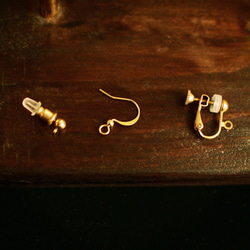 【交集】黃銅水晶耳環(紅) 第8張的照片
