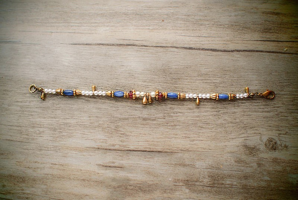 藍色珠小珍珠鋼線串珠手環 第2張的照片