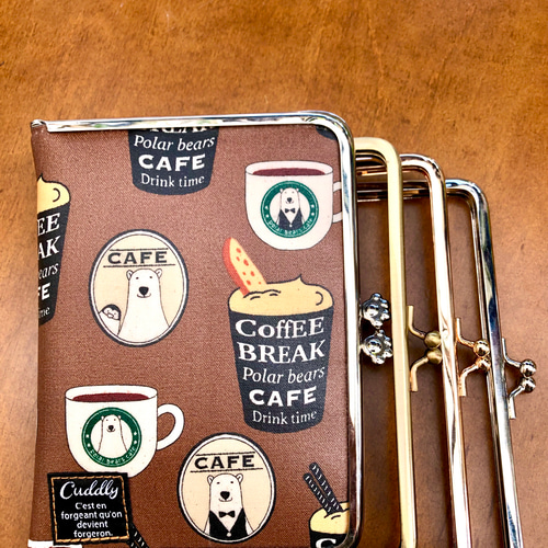 ラミネートしろくまカフェ 肉球柄 がま口母子手帳・お薬手帳ケース  