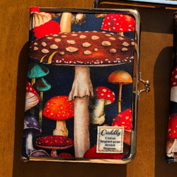 販売終了 再販×3 ポップなカラフルリアルきのこ柄 ネイビー がま口母子