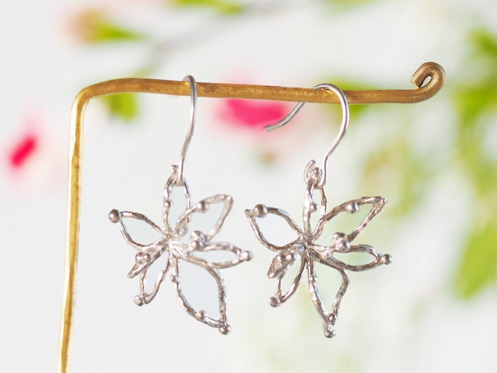 朝露の花フックピアス