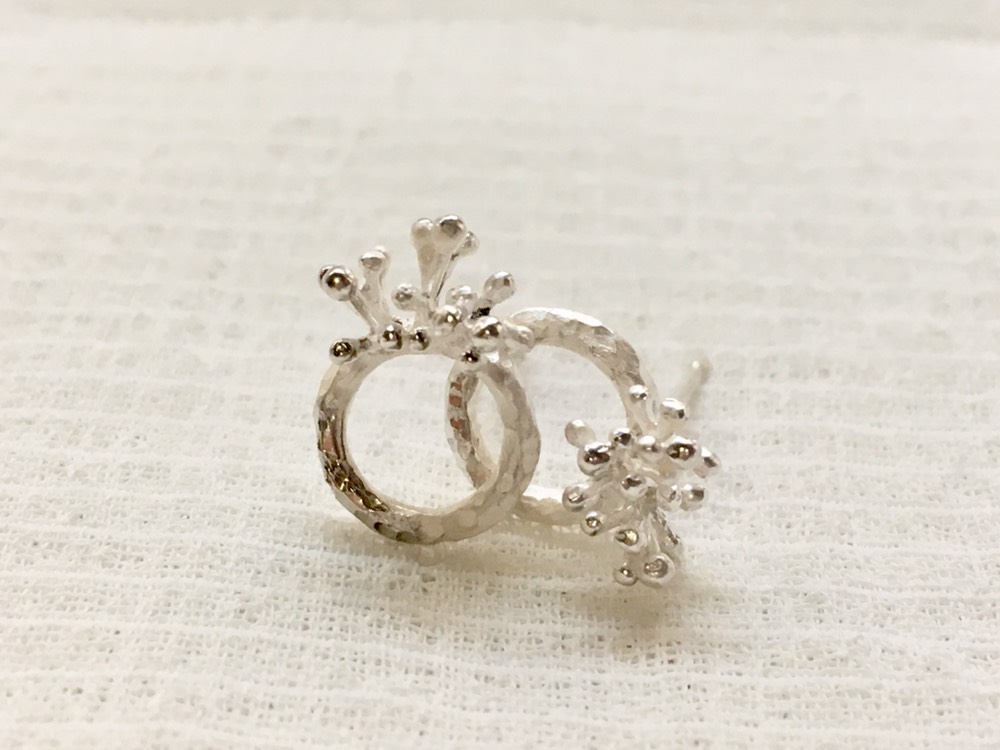 芽吹きのピアス