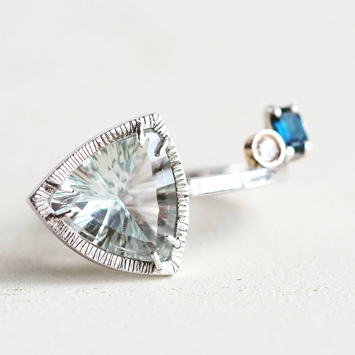 グリーンアメジストとダイヤのリング